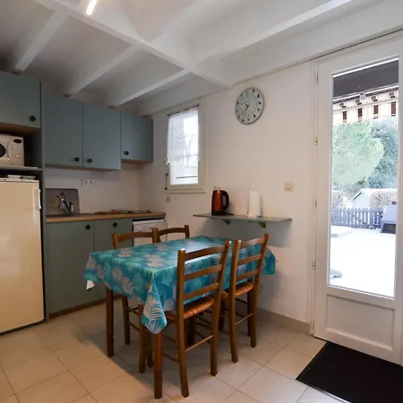 Holiday home Maison A 900m, 3 Chambres, Terrasse, Barbecue, Parking, Proximite Commerces, Calme Assure - Fr-1-705-61
