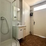 A - 8 Pers, 100m, Wifi, Animaux Admis - Fr-1-705-7 Holiday home *